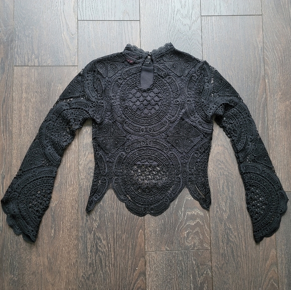 ❌️SOLD❌️Crochet Lace Crop Top - Picture 6 of 9